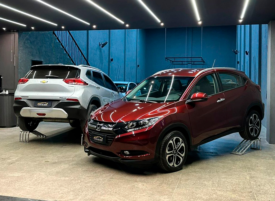 Rampa automotiva instalada em showroom