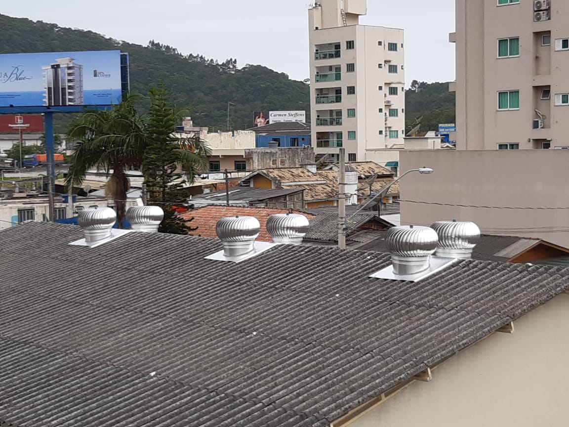 Exaustor eólico em ambiente de produção